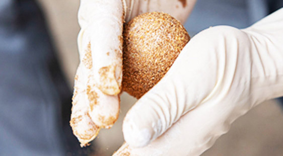 采用無鉛工藝及淡鹽技術，非遺傳承